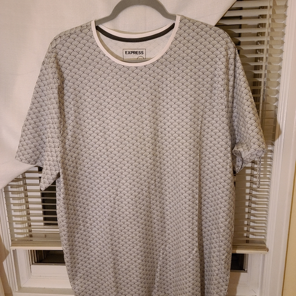 Express Moisture Wicking Shirt Size XL